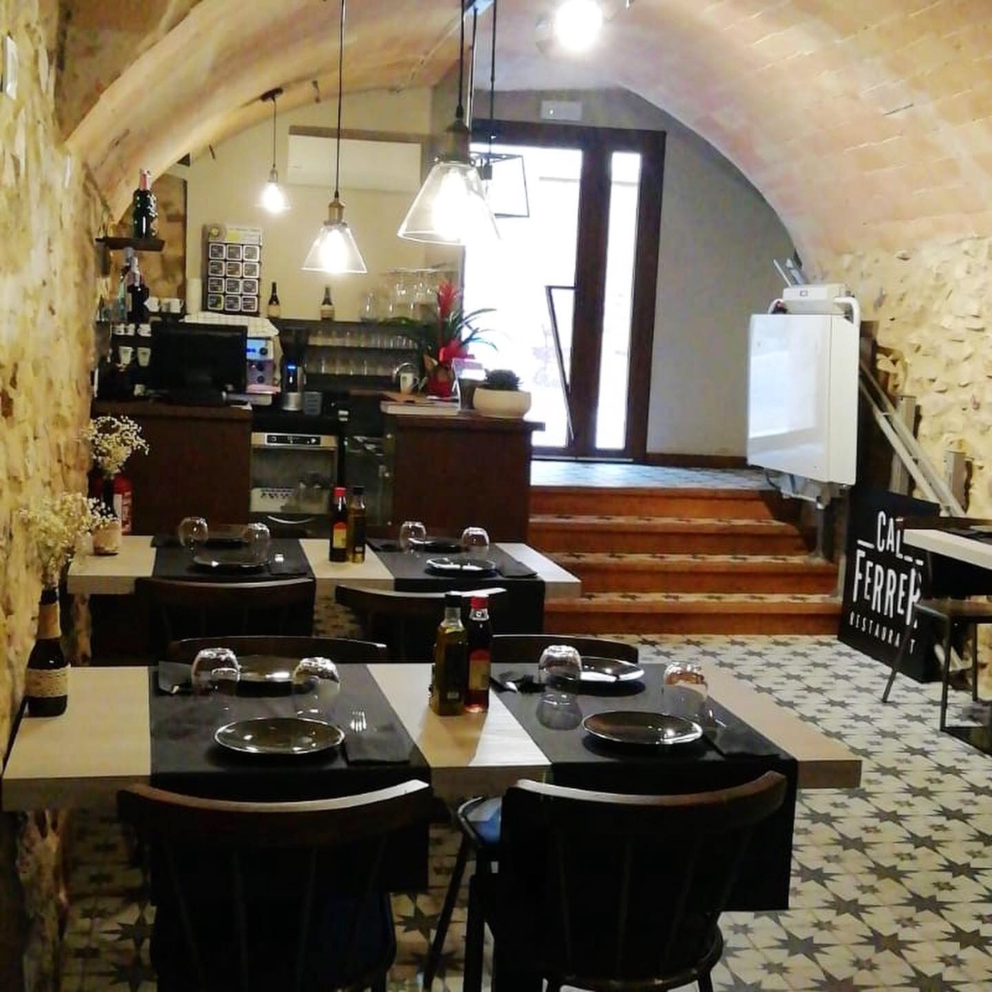 Restaurant - Entrada Interior Cal Ferrer - Capmany - Empordaturisme