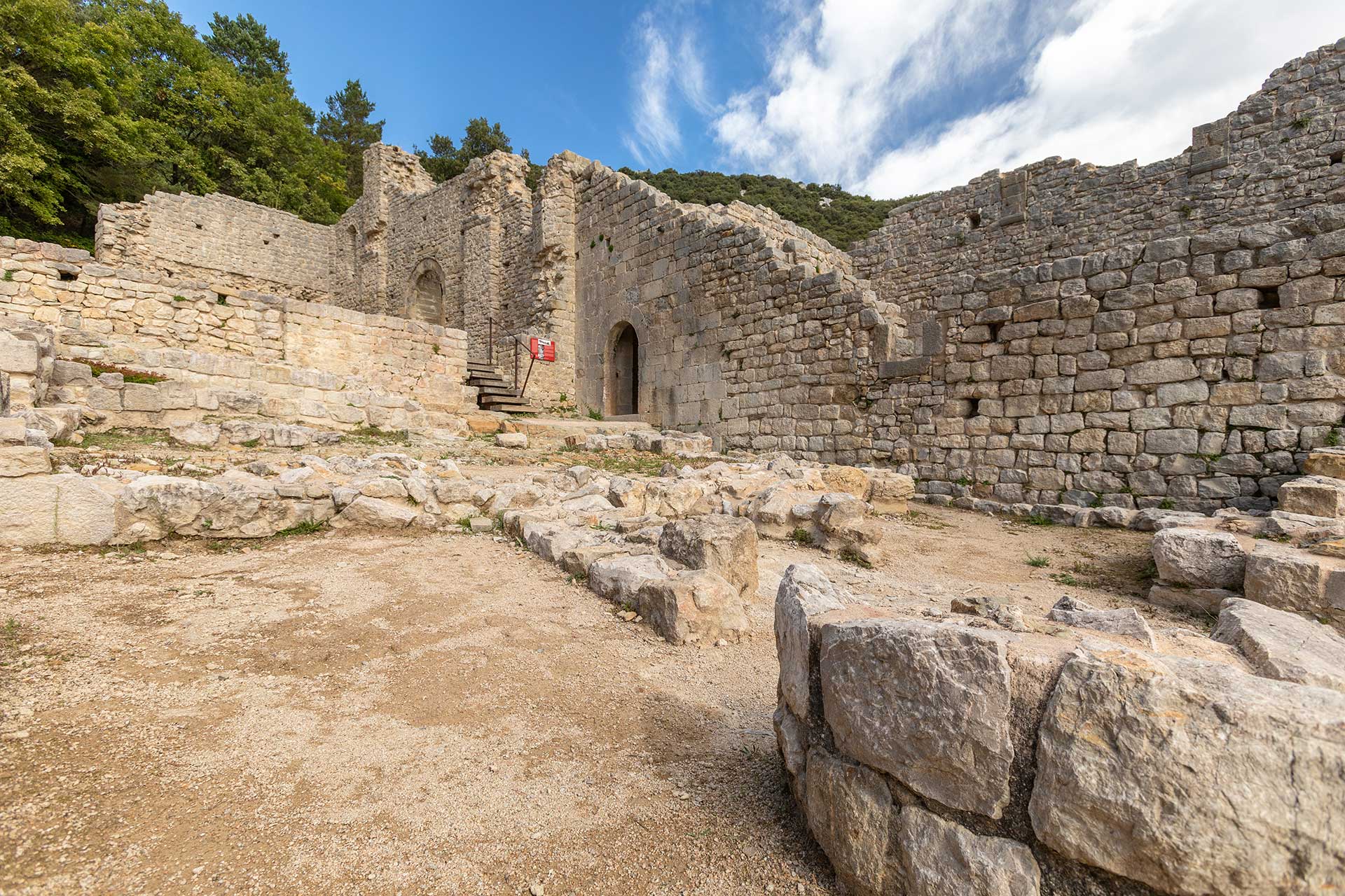 Patrimoni - Albanya-Monestir-de-Sant-Llorenç-dels-Sous-empordaturisme