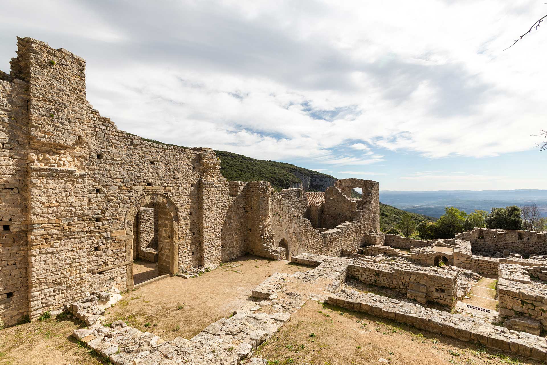 Patrimoni - Albanya-Monestir-de-Sant-Llorenç-dels-Sous-empordaturisme