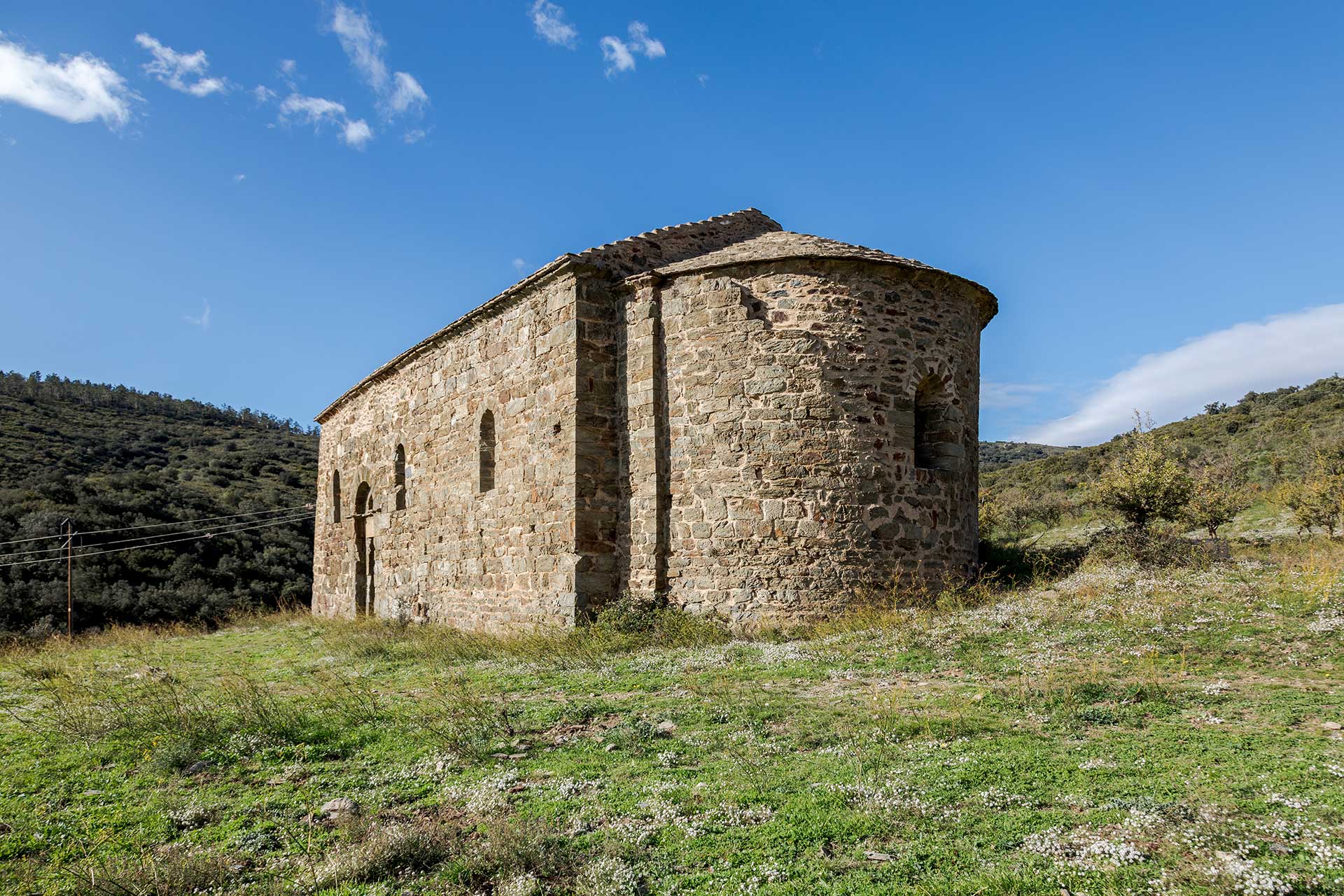 Patrimoni - Rabos-Esglesia-de-Santa-Maria-de-Colera-empordaturisme