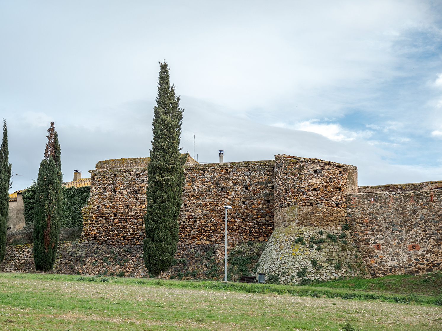 Pedret-i-Marza-Castell-de-Marza - espais medievals - empordaturisme