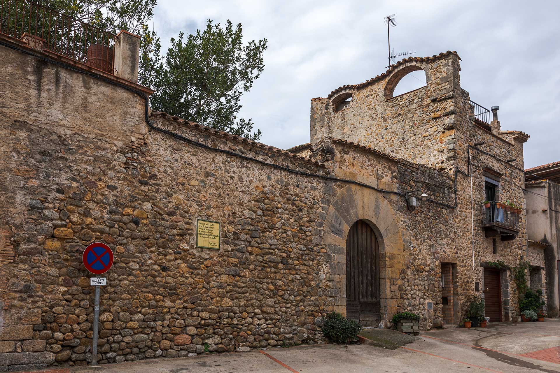 Patrimoni - Boadella-i-les-Escaules-Castell-Palau-Boadella - empordaturisme