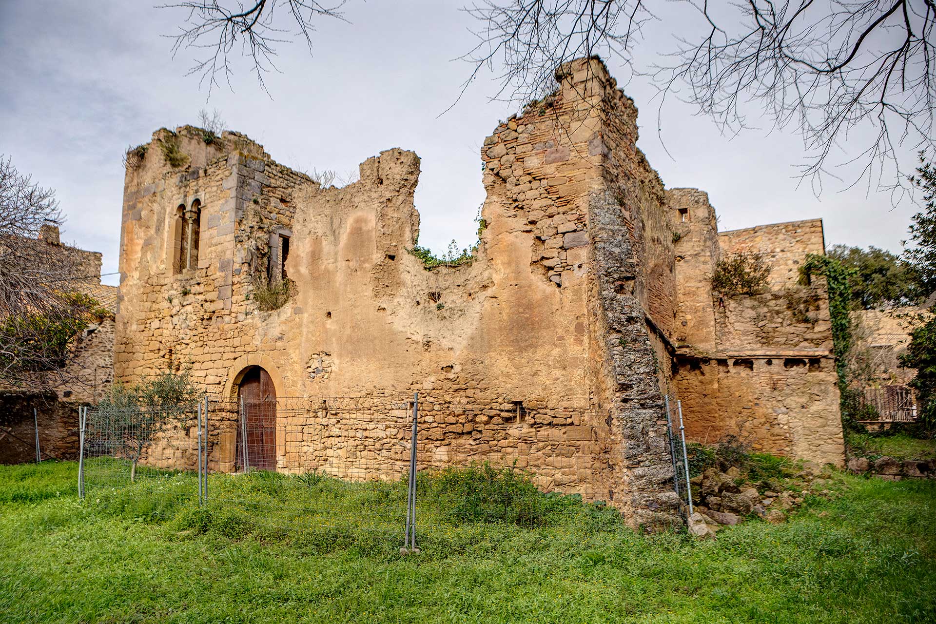Patrimoni - Castell_i_esglesia_de_Palausardia - palau de santa eulalia - empordaturisme