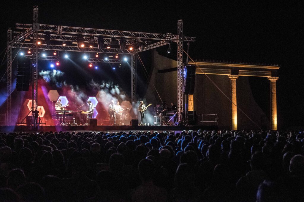 Els Amics de les Arts - Concerts Emp_ries al F_rum Rom_ - Espais - empordaturisme